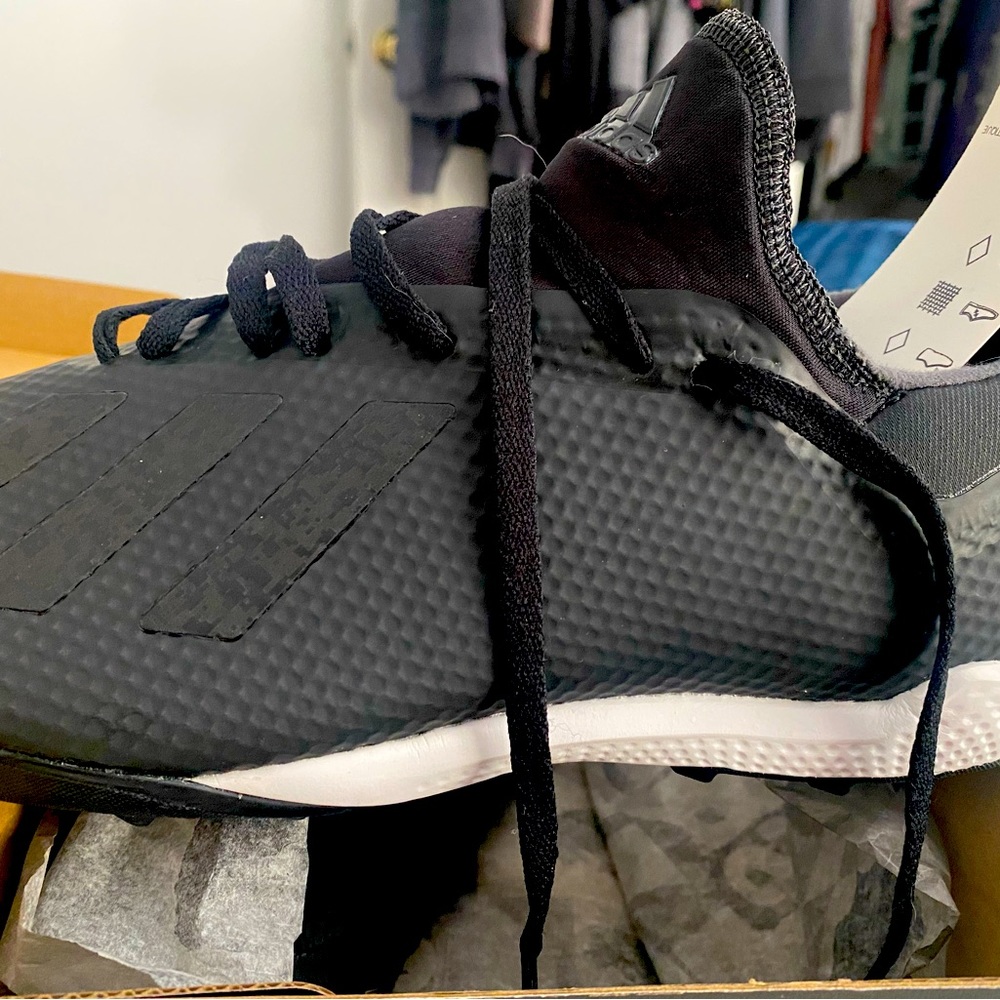 Kids Indoor Soccer Cleats 6.5, never worn.